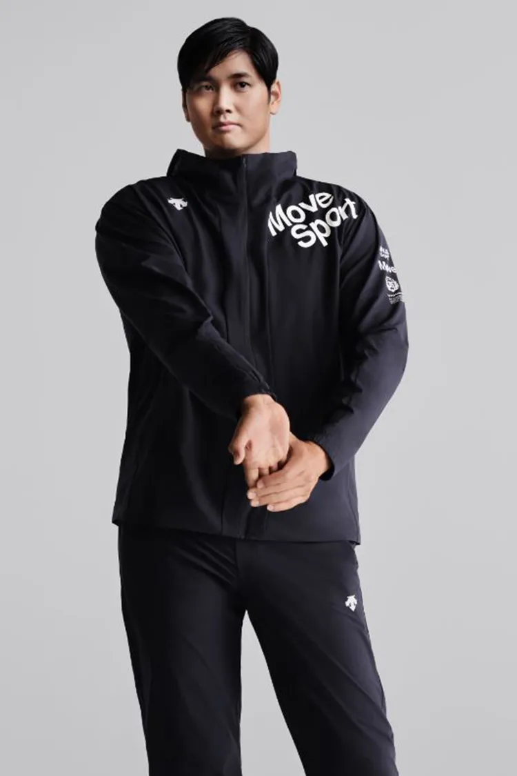 洛杉磯天使隊開出約9億6000萬元台幣年薪，留住大谷翔平在2023年繼續留隊效力，大谷翔平亦接受DESCENTE邀約詮釋服飾，又是另一筆收入。翻攝DESCENTE官網