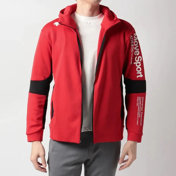 S.F.Tech Shield紅色立領運動外套，4880元。翻攝DESCENTE官網