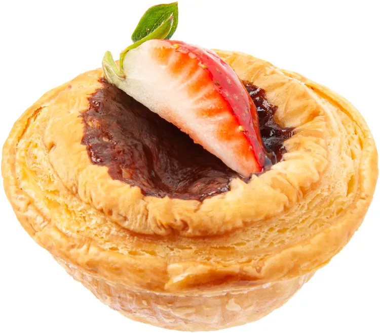 「錢兔雙喜蛋塔禮盒」一盒包含兩款口味：經典奶香以及人氣朱古力，圖為巧莓千層嫩蛋塔(朱古力)。業者提供