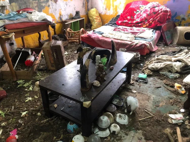 屋內宛如垃圾場。平鎮警分局提供