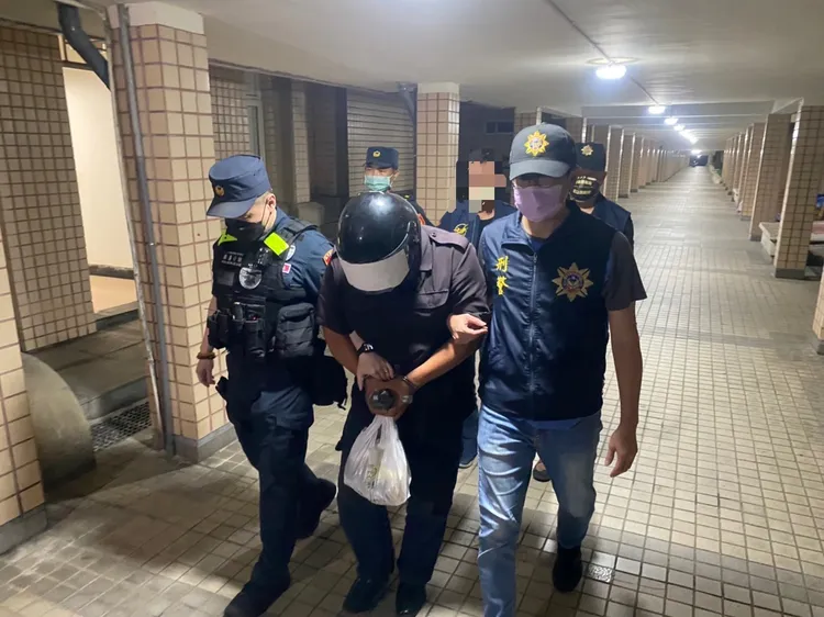 航警局查緝嫌犯到案移送。航警局提供