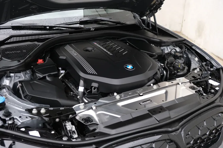 直列六缸依舊甜潤，加上48V系統更顯平順。陳志淵攝