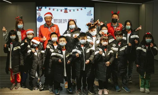 永齡基金會急徵學童冬季保暖外套愛心供應商 今年將送出1萬件外套