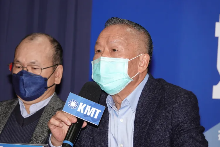 東莞台協榮譽會長葉春榮沉痛表示「全世界的人沒這麼悲慘的啦」。陳德興攝