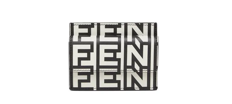 FENDI ROME限定系列零錢包，1萬3500元。品牌提供