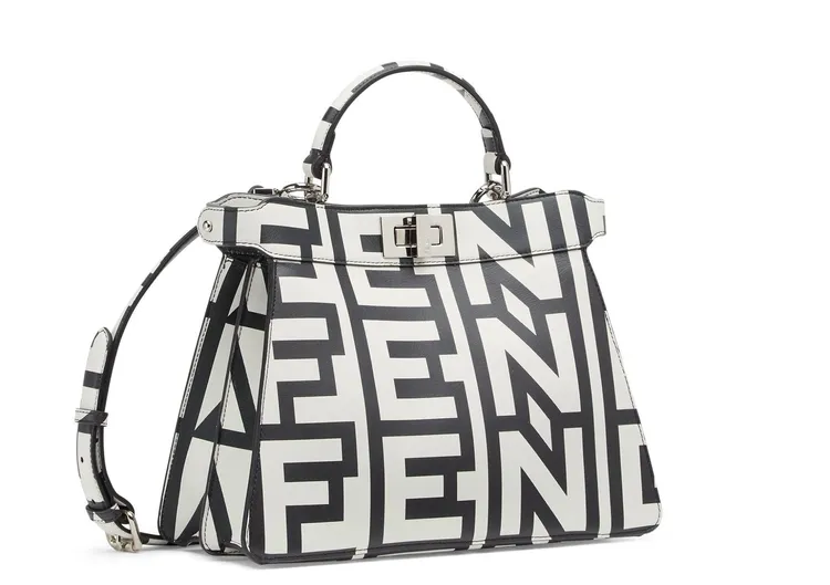 FENDI ROME限定系列Peekaboo ISeeU Small手提肩背包，18萬2000元。品牌提供