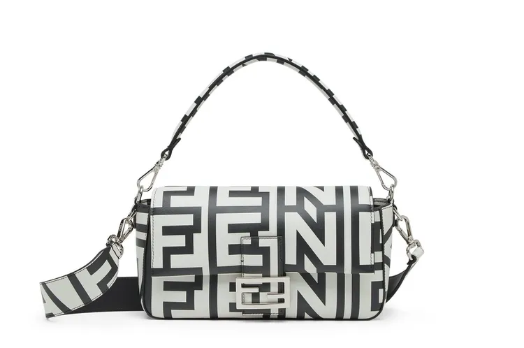 FENDI ROME限定系列Baguette肩背包，11萬8000元。品牌提供