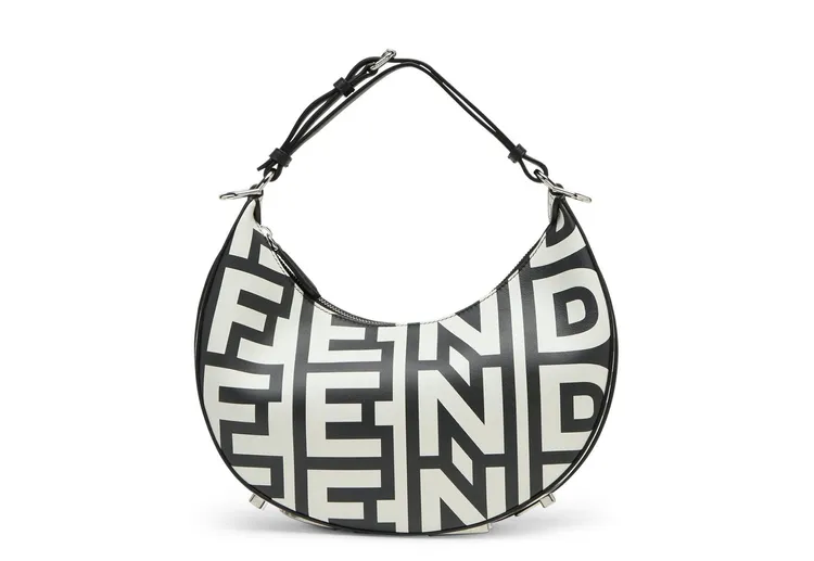 FENDI Roma限定系列Fendigraphy肩背包小型款，9萬1000元。品牌提供