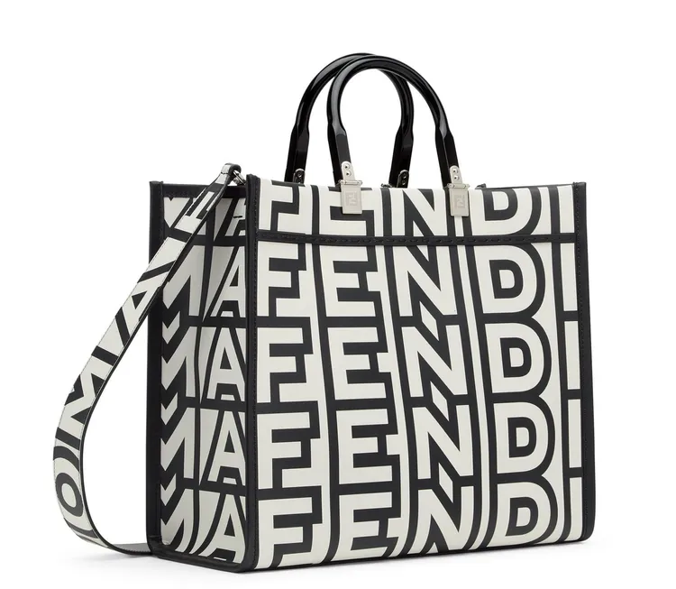 FENDI ROME限定系列Sunshine Shopper圖包中行款，9萬8000元。品牌提供