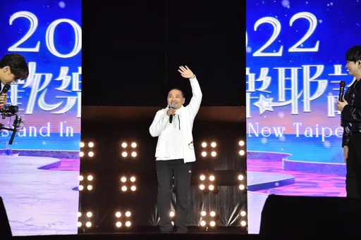 新北耶誕城維安警戴聖誕帽遭酸「來到牛郎店」 侯友宜回應了