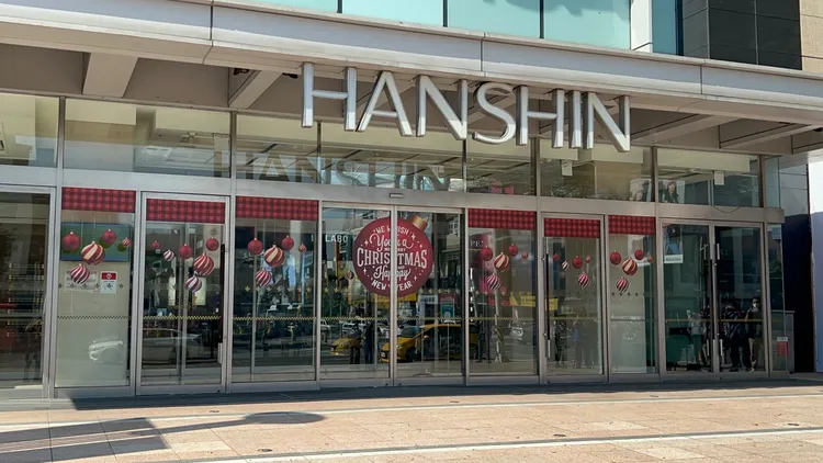 高雄漢神巨百貨證實昨有外送員送餐直抵百貨內。侯昌騰攝