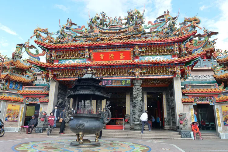 玉清宮是苗栗客家庄的信仰中心，長年撙節香油錢投入公益工作。苗栗縣政府提供