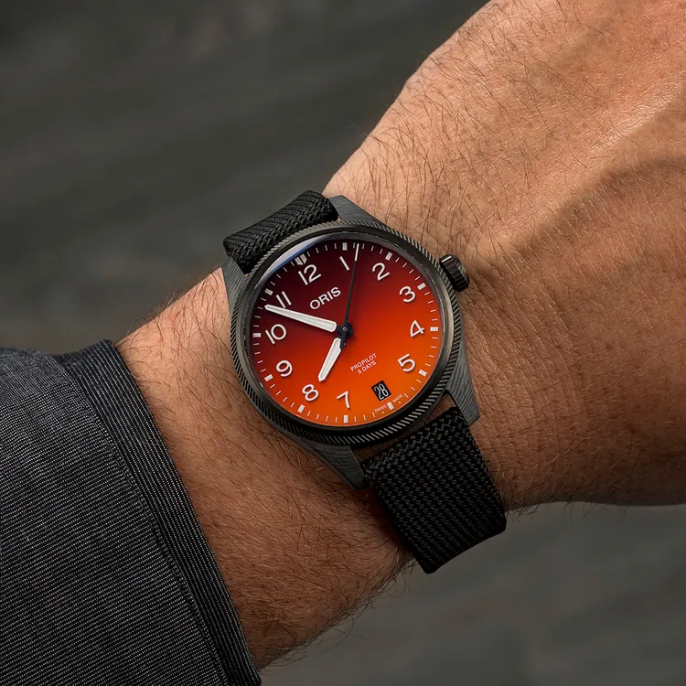 ORIS與空中消防組織Coulson Aviation攜手打造的Oris Coulson限量腕錶，限量1000只，12萬8000元。品牌提供