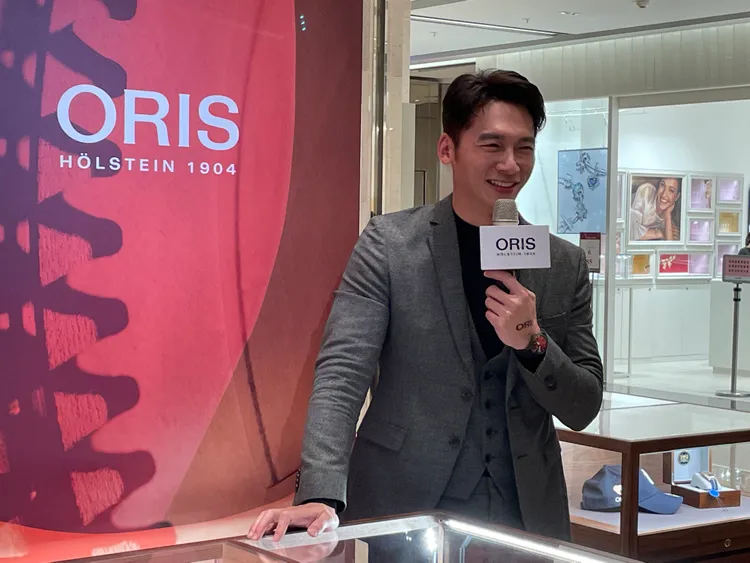 自稱「錶癡」的温昇豪，於活動中侃侃而談藏錶經驗。陳張眾攝