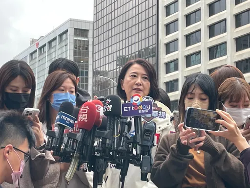 王鴻薇確診夜奔急診室拿藥　有1症狀！爭取最快時間復原