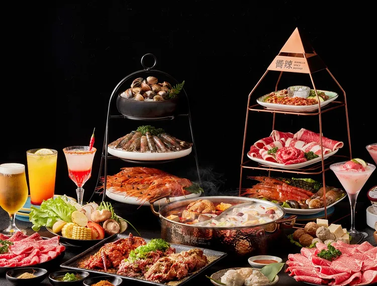 到嚮辣外帶指定鍋底，贈安格斯雪花牛或活菌梅花豬一份。業者提供