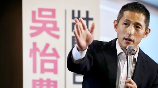 吳怡農否認遭放生「黨公職助選規劃中」 靚妻拜票「尊重意願」