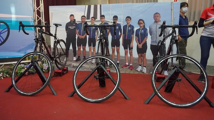 美利達捐贈給小選手的公路車。校方提供