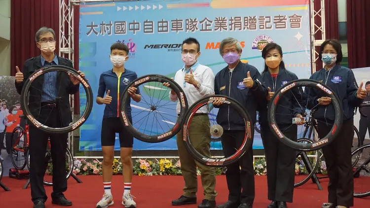 正新公司支援大村國中體育班自行車隊比賽及訓練所需各類輪胎。校方提供