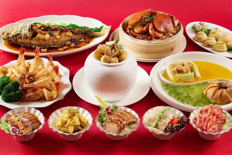 七福迎春闔家歡年菜組適合6人小家庭。業者提供