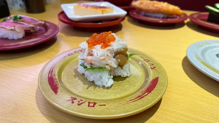 海鮮總匯，2貫80元。業者提供