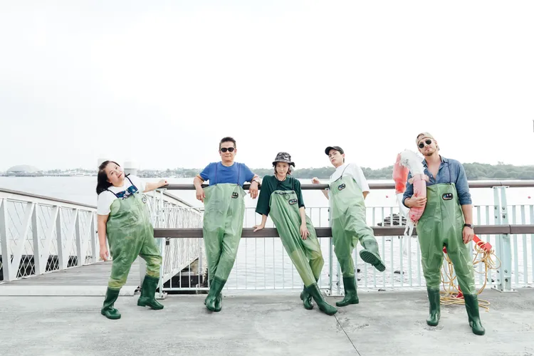 鍾欣凌（左起）、徐乃麟、鍾瑶、石知田與法比歐到屏東旅遊。MyVideo提供