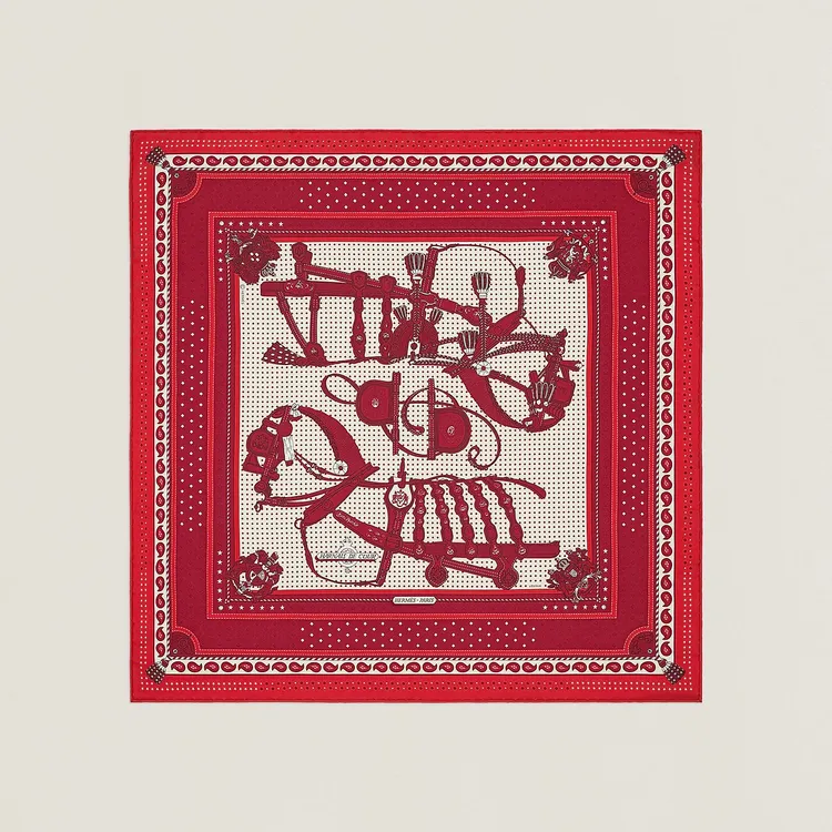 愛馬仕洋紅色調Harnais de Cour 55公分方巾，7900元。翻攝愛馬仕官網