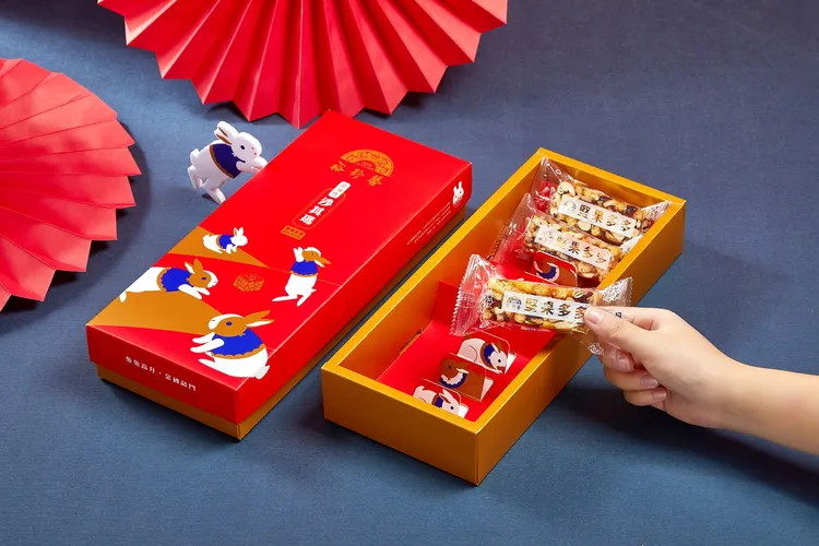 裕珍馨獨家研發非油炸沙其瑪，特別添加萃取發芽糙米中的「GABA 」元素，含油量少70%，製成一口方磚大小。業者提供