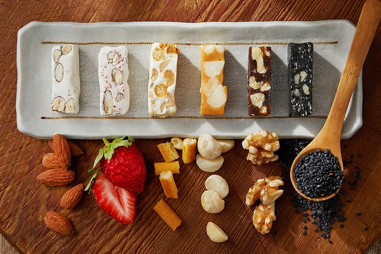 牛軋糖系列以及杏仁脆片，推出期間限定口味。業者提供