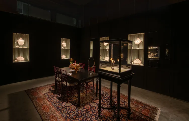 本次展出作品不僅100%義大利製作，延續義大利3000年金工工藝與華麗繁複品味的高水平之作，同時亦是最適合在日常佩戴的精緻生活珠寶腕錶。品牌提供