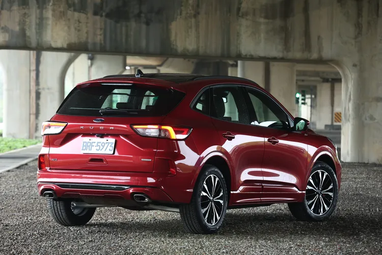 Kuga EcoBoost 250 AWD ST-Line X外觀擁有專屬的同色空力套件加持，充滿濃厚的歐式運動氣息。翁玉信攝