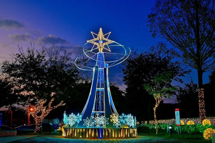 第四屆神岡花樣燈節昨晚絢麗登場，展期長達51天。台中市民政局提供