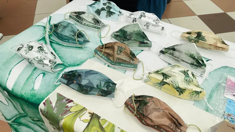 活動現場串聯15家臺南低碳美食業者設攤。王志弘攝