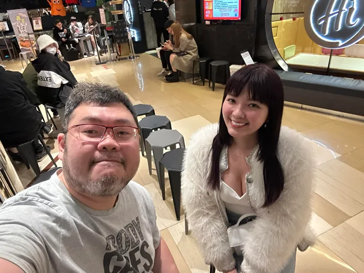 爆乳田慎節聖誕夜陪劉宇吃消夜。翻攝自劉宇臉書