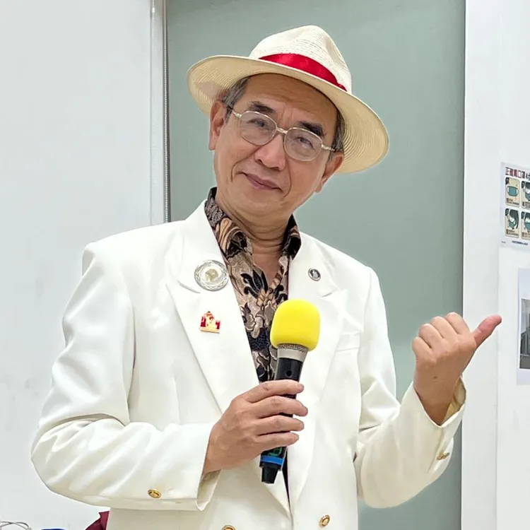 黃重生經常參與藝文、歌唱、舞台劇等演出。翻攝黃重生臉書