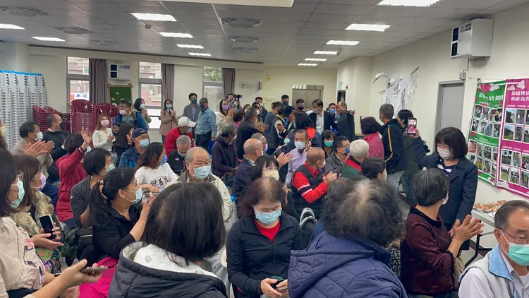 感恩茶會支持者高喊市長好。張沛森攝