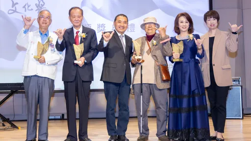 侯友宜頒發新北文化獎 盛讚得獎者是重要的珍寶