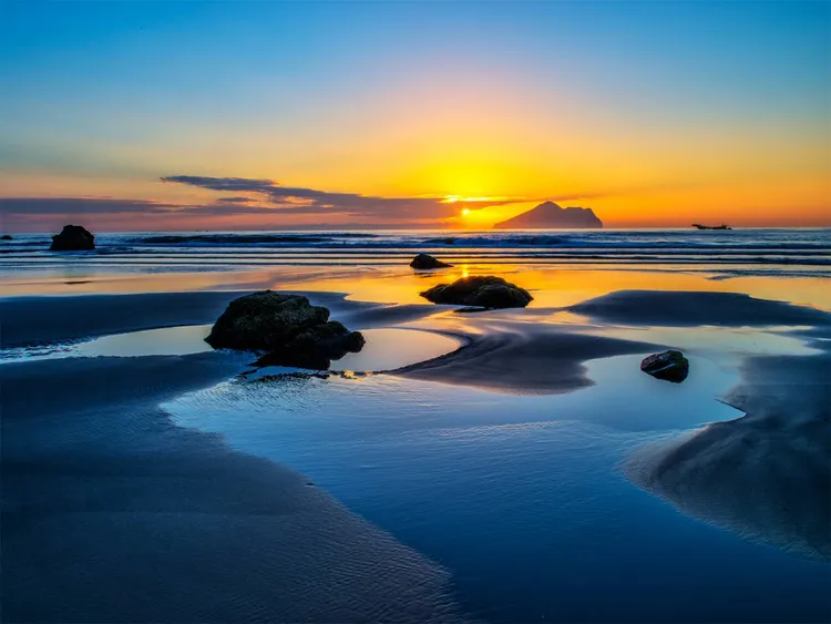 東北角暨宜蘭海岸國家風景區管理處在宜蘭頭城外澳服務區舉辦「Waiao曙光迎浪-東北角微酵餐桌」活動，邀民眾一起迎接2023年第一道曙光。風管處提供