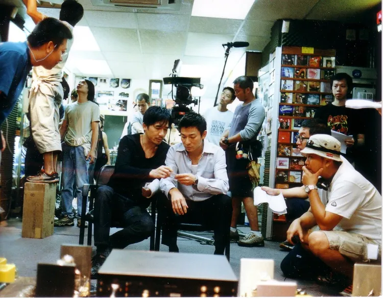 劉德華（右）、梁朝偉在片場互動。華映娛樂提供