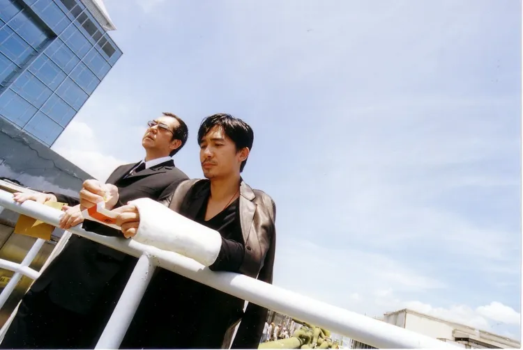 梁朝偉（右）、黃秋生在《無間道》的對手戲扣人心弦。華映提供