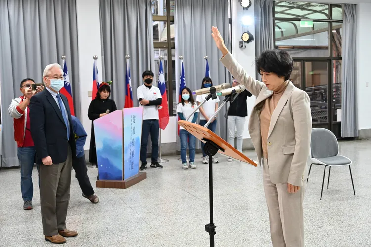 饒慶鈴宣誓就任。縣府提供