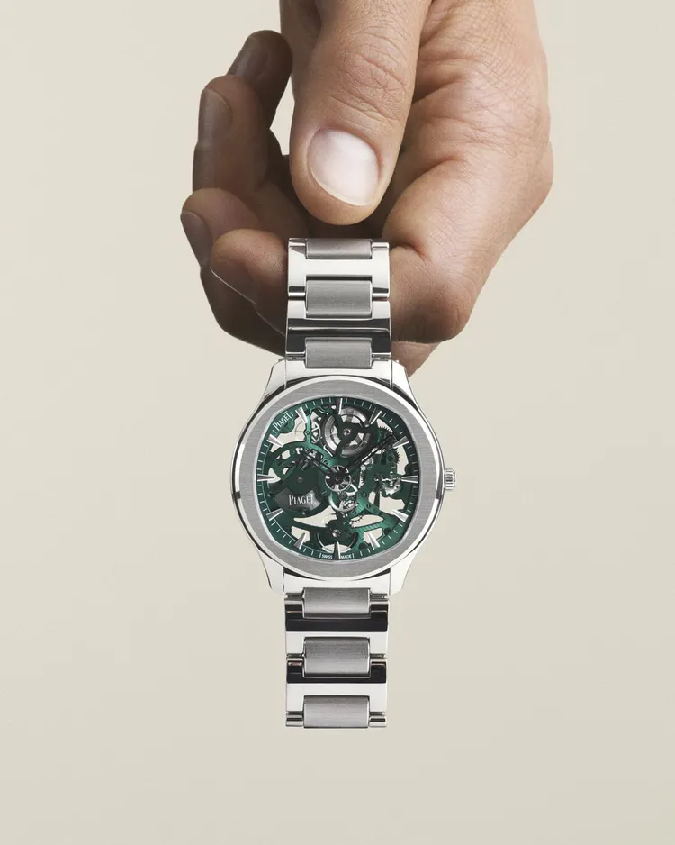 范少勳搭配的伯爵Polo孔雀綠鏤空超薄錶，96萬元。品牌提供