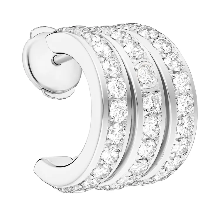 范少勳佩戴的伯爵Possession 18K白金鑲鑽三環耳環，17萬3000元。品牌提供