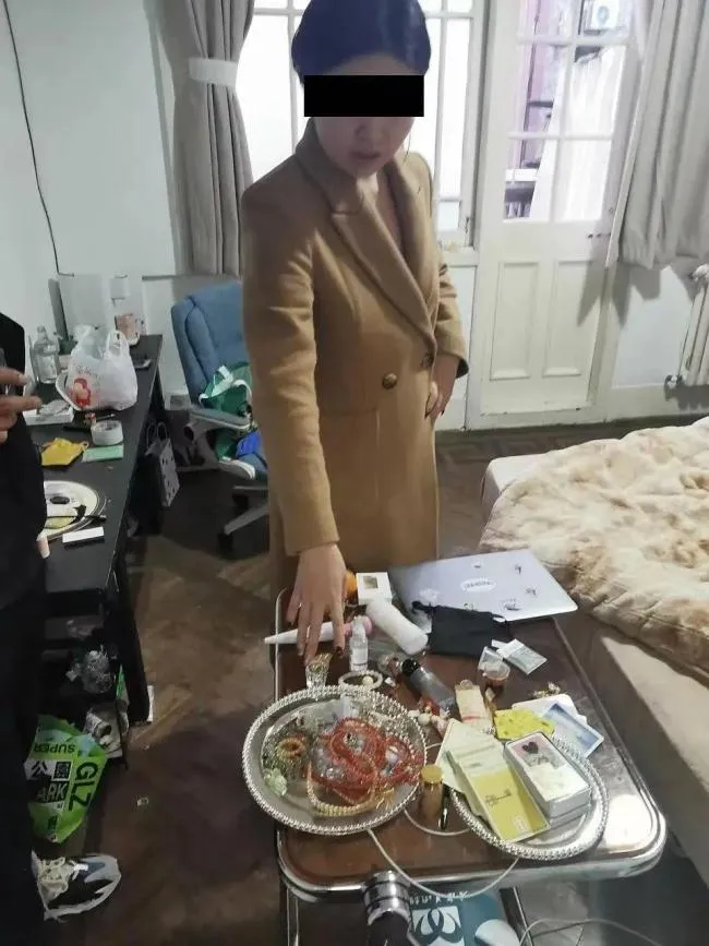 詐騙集團施法畫面。