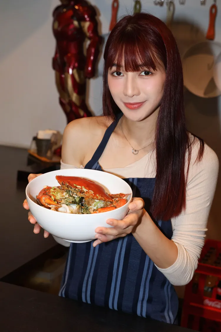 終於完成海鮮粥。場地提供／All In One - A.I.O餐廳 彭欣偉攝