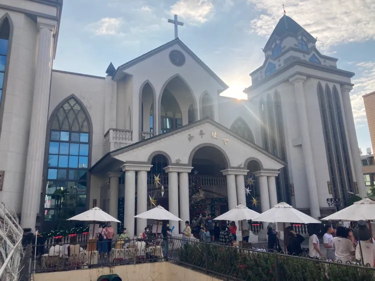 和平教會周遭每年舉辦薑餅屋城市市集活動。陳宏銘攝