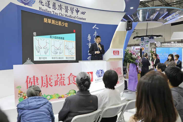 羅慶徽表示，素食族群可藉由豆類及全穀雜糧類，攝取到優質且充足的蛋白質。花蓮慈濟醫院提供