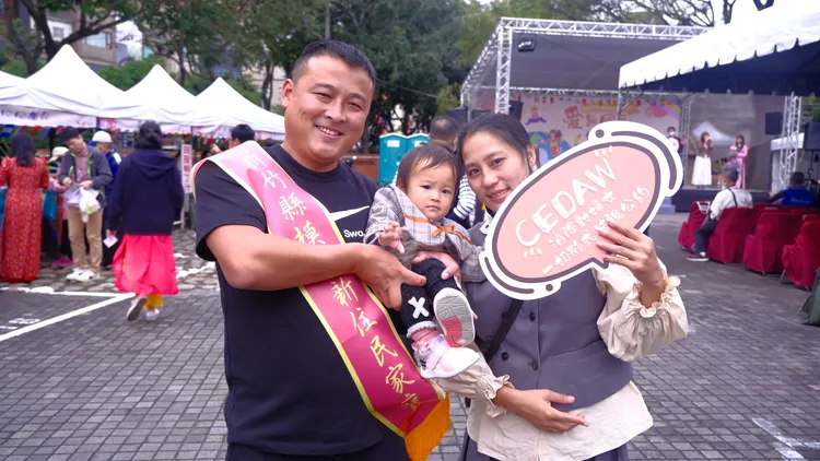 來自中國的楊旭為少數男性新住民，為偏鄉行銷蔬果，成績亮眼。新竹縣府提供