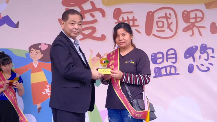 黃銳清扶養身心障礙兒女長大，在自家麵店推出愛心餐，提供弱勢家庭，以回饋社會獲表揚。新竹縣府提供