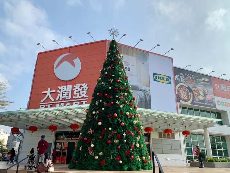 嘉義城市店是全球唯一的店中店店型。劉欣欣攝